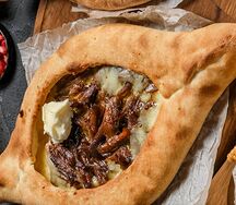 Хачапури Лодочка с томленой говядиной