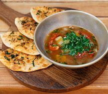 Томленая баранина с чесночными лепешками