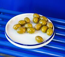 Оливки и маслины в ароматном масле