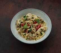 Паста с курицей и грибами