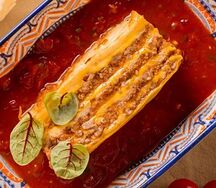 Лазанья с мясным разнобоем (барашек, говядина, цыпленок) / готовим в угольной печи / подаём с томатным соусом