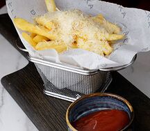 Картофель фри с пармезаном