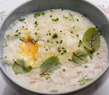 Овсяная каша с пармезаном и яйцом пашот