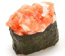 Гункан лосось спайс