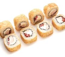 Ролл с курицей в блине