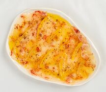 Карпачо из лангустин с солеными лимонами и перцем эспелет