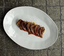 Язычки ягненка с соусом пири-пири, печеный картофель
