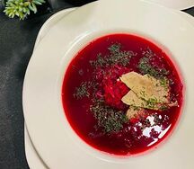 Борщ с мясным пирожком