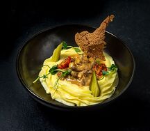 Бефстроганов из вырезки мраморной говядины с картофельным пюре