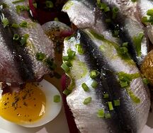 Балтийская килька с молодым картофелем и айоли