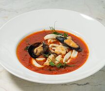 Томатный суп с морепродуктами