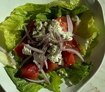 Салат с томатами и брынзой