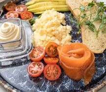 Завтрак с форелью