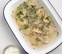 Пельмени со сметаной и зеленью