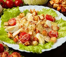 Салат Цезарь с курицей