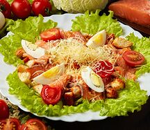 Салат Цезарь с сёмгой