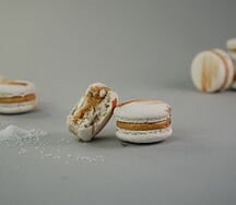 Макарон Соленая карамель