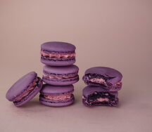 Макарон Черная смородина