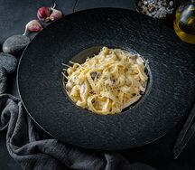 Тальятелле с куриной грудкой и грибами