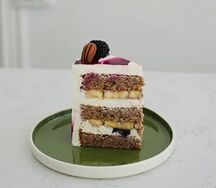 Пекан с бананом и ежевикой