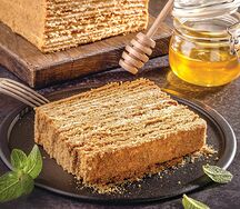 Медовый торт с грецким орехом