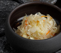 Капуста квашеная с яблоками