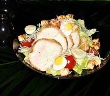 Салат Цезарь с курицей