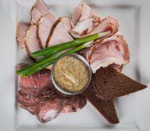 Мясные деликатесы