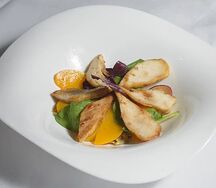 Салат курица с персиком