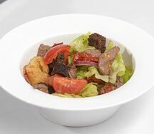 Салат с телятиной и тремя видами томатов