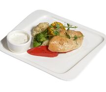 Куриное филе на гриле с овощами