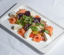 Салат с лососем