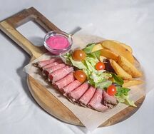 Ростбиф с картофельными дольками