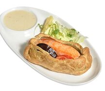 Филе лосося в тесте