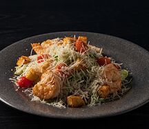 Салат Цезарь с креветками