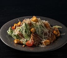 Салат Цезарь с курицей