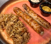 Нюрнбергские колбасы с тушеной капустой и лисичками