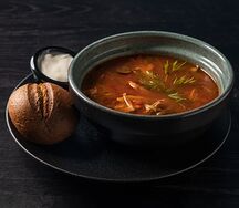  Мясная солянка со сметаной