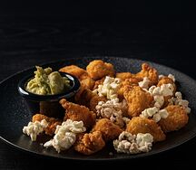 Куриный попкорн с соусом блю чиз