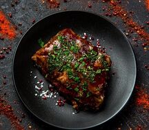 Свиные ребра в BBQ из черной смородины