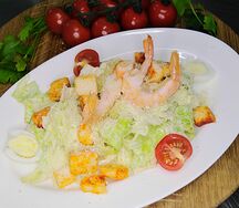 Салат Цезарь с креветками