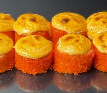 Запеченная Калифорния с соусом пармезан