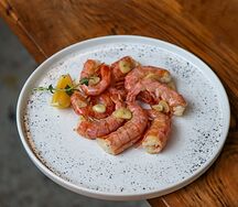 Аргентинские креветки, обжаренные с чесноком и тимьяном