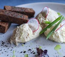 Форшмак из олюторской сельди с гренками