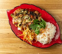 Курица в кисло-сладком соусе и овощами