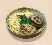 Биточки из индейки с макаронами и сыром