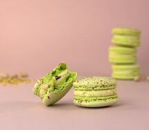 Макарон Фисташка и малина