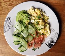 Скрэмбл с лососем