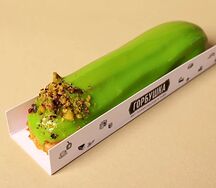 Эклер фисташковый