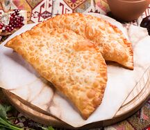 Чебурек со свининой и говядиной